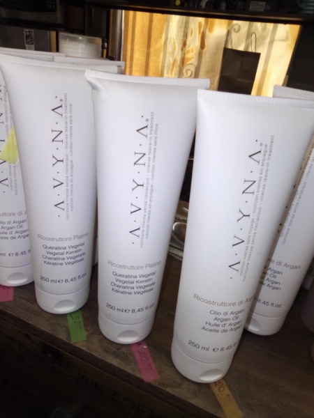  Salón de belleza Lucky's | Cortes de Cabello para hombres, mujeres y niños | El mejor salón de belleza en Santa Monica Blvd.