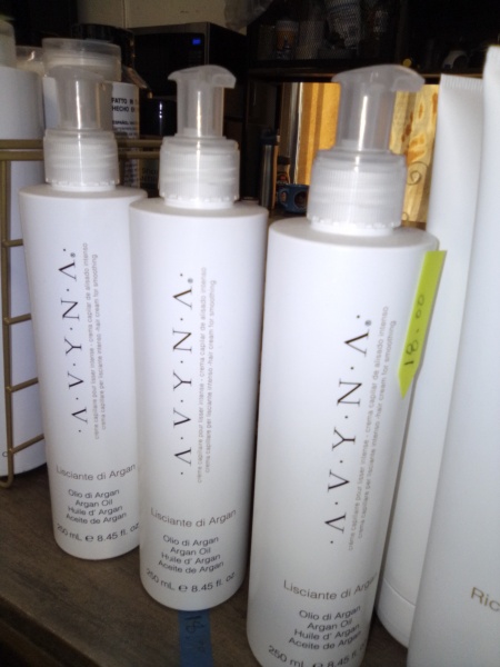  Salón de belleza Lucky's | Cortes de Cabello para hombres, mujeres y niños | El mejor salón de belleza en Santa Monica Blvd.